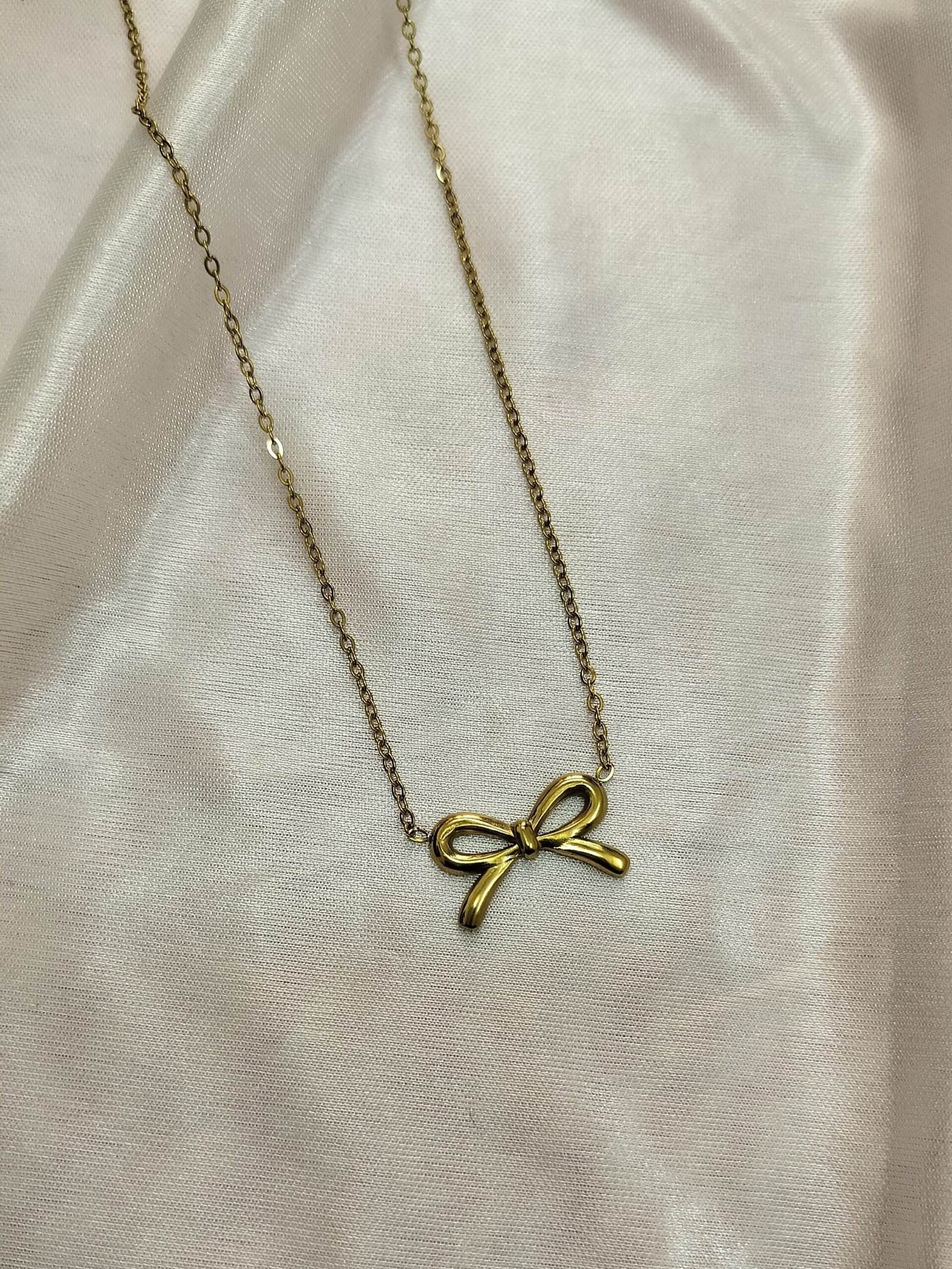 Bow Necklace