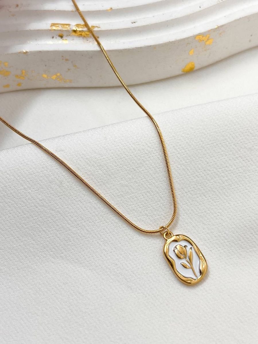 Floral Pendant Necklace