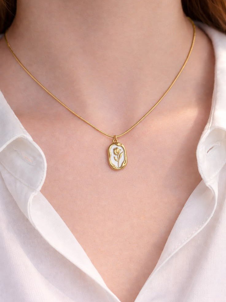 Floral Pendant Necklace